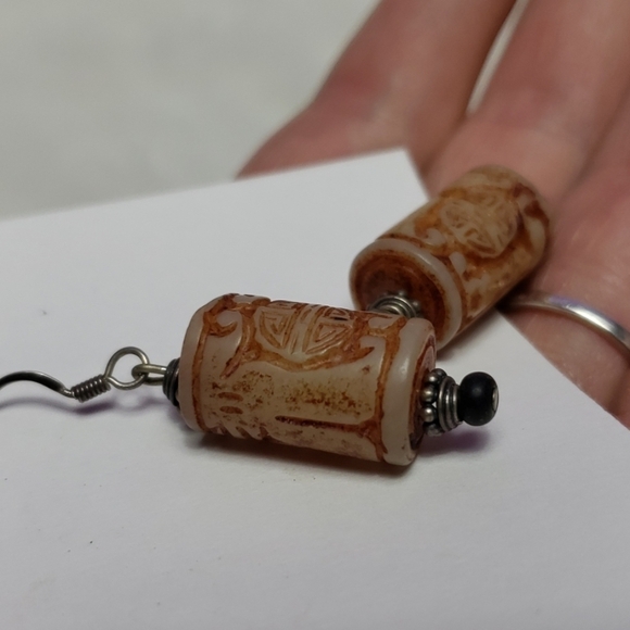 Unique dangling style earrings - Picture 4 of 5